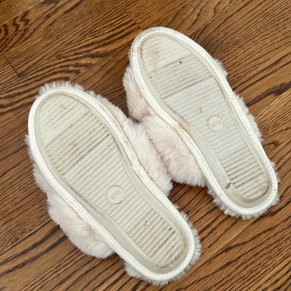 Slippers - Picture 3 of 3